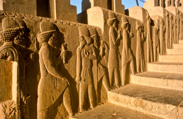 Mütəxəssislər ümid edirlər ki, İran həm suyu, həm də öz irsini qorumaq üçün bir yol tapa bilər