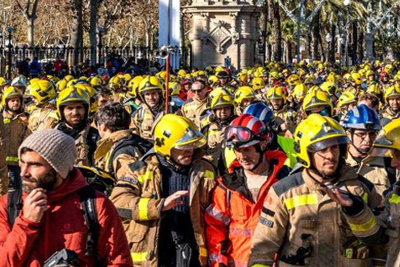 İspaniyanın paytaxtında yüzlərlə yanğınsöndürən etiraz aksiyası keçirir