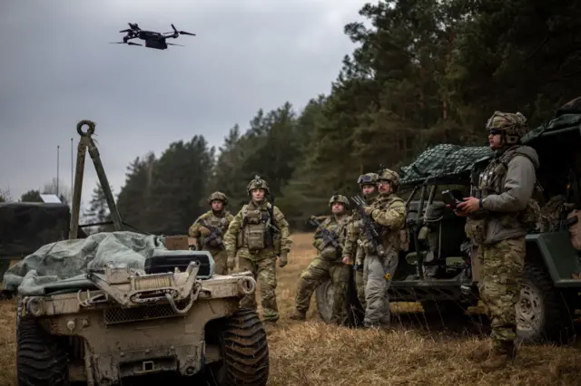 NATO hərbçiləri taktiki pilotsuz təyyarələrdən daha kiçik miqyasda, ilk növbədə kəşfiyyat və hədəf təyin etmək üçün istifadə edirlər.