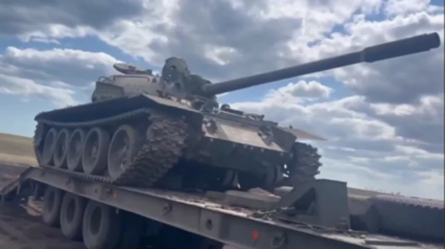 T-55 tankı Sovet Ordusu tərəfindən 1958-ci ildə silahlanmaya qəbul edilib. 