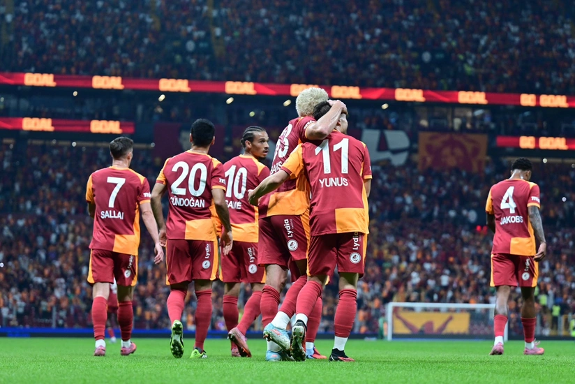 UEFA Qalatasaray klubunu cərimələyib