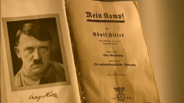 Hitlerin imzasını daşıyan kitabın bir nüsxəsi.