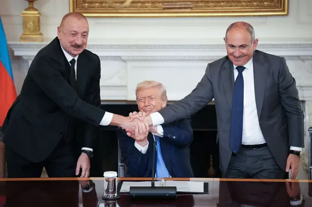 Ilham Əliyev və Nikol Paşinyan Donald Trampla görüşdə.