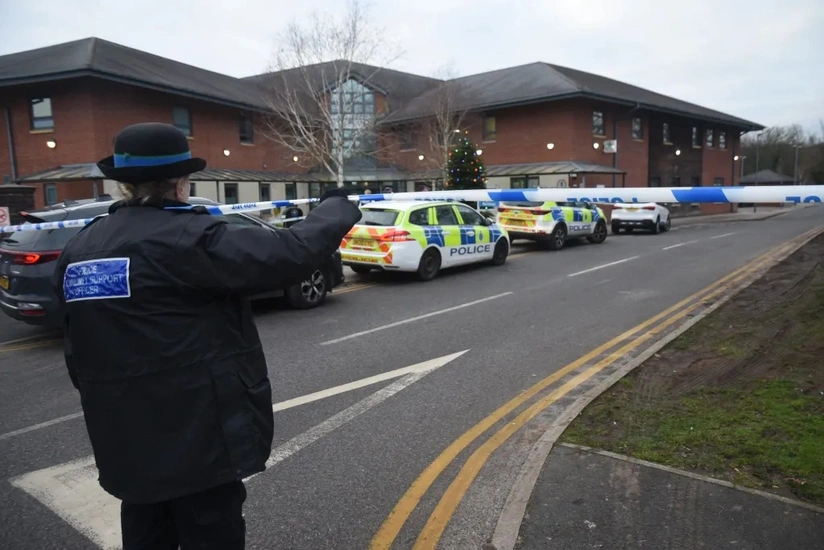 Britaniya xəstəxanasında 20 yaşlı oğlan lomla beş nəfəri yaralayıb