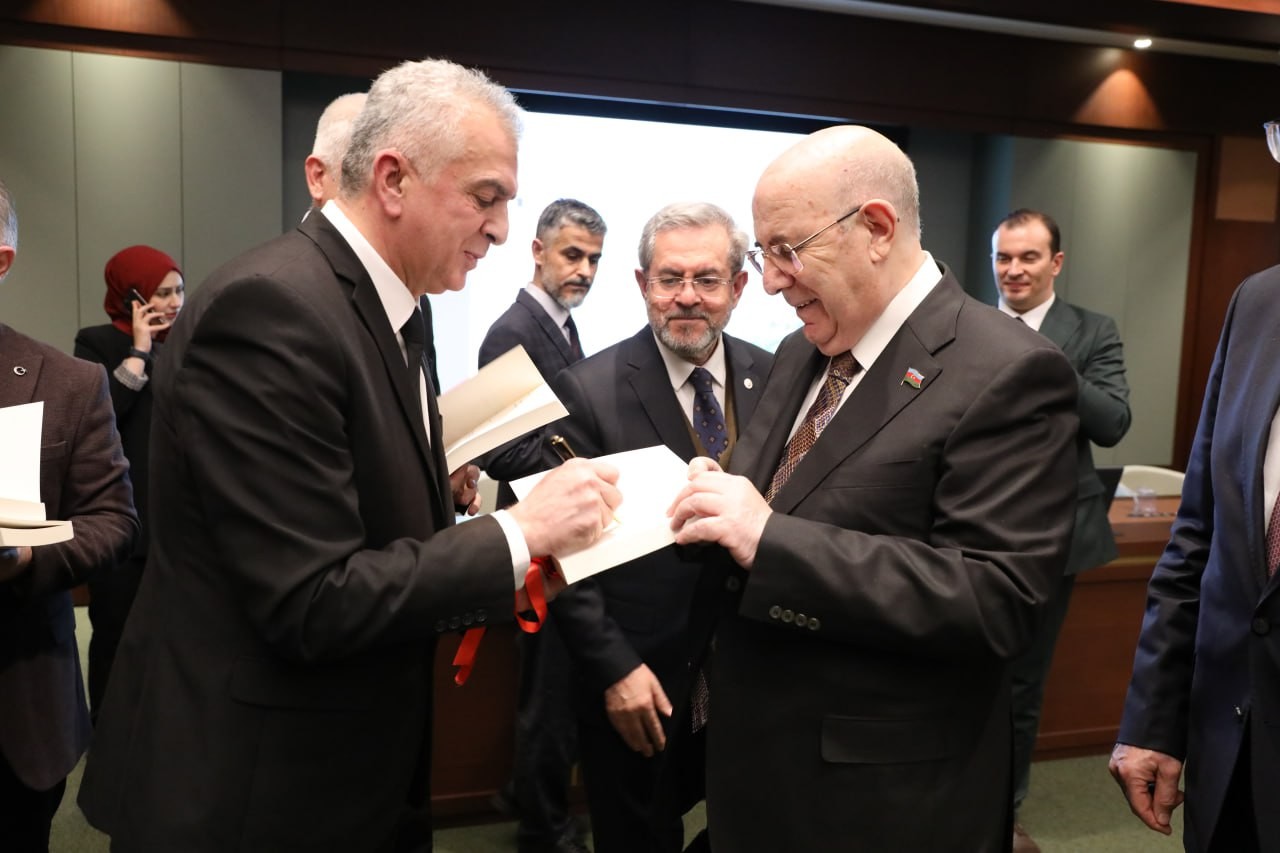 Deputatlar Ankarada Ulu Öndərin anım mərasimində iştirak edirlər - FOTOLAR Deputatlar Ankarada Ulu Öndərin anım mərasimində iştirak edirlər - FOTOLAR