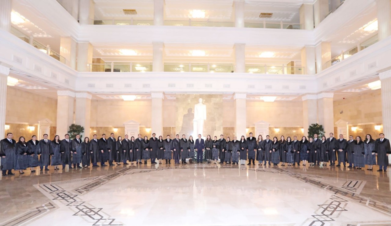 Yeni hakimlər and içdilər - FOTOLAR