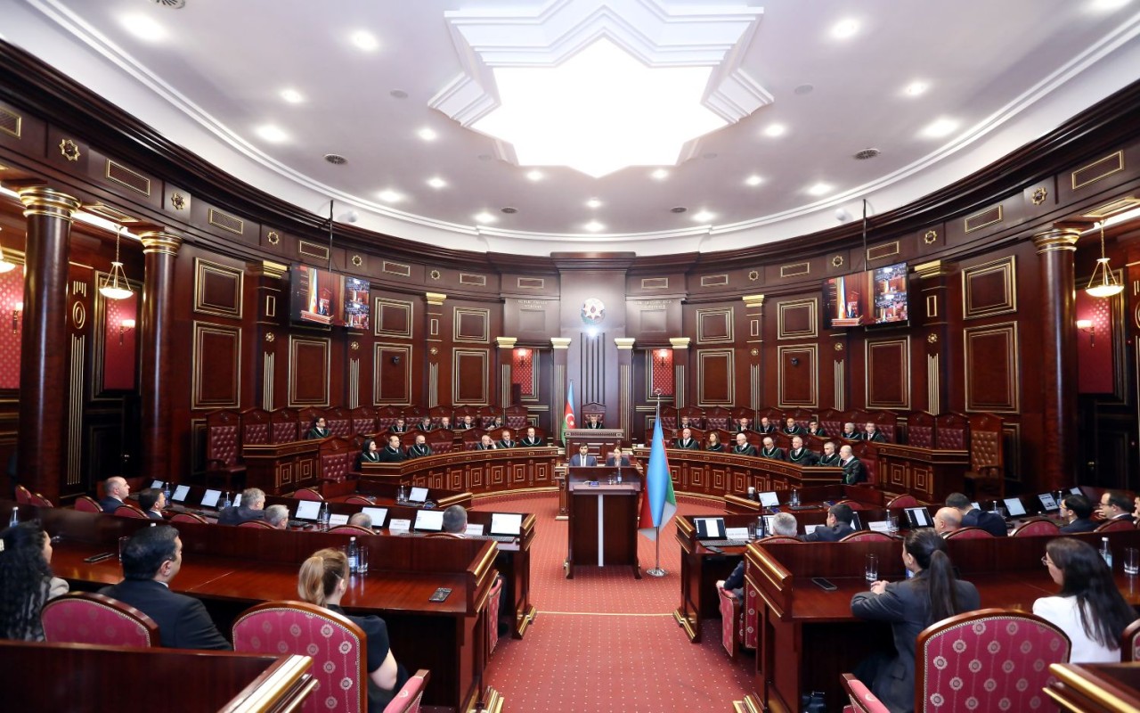 Yeni hakimlər and içdilər - FOTOLAR