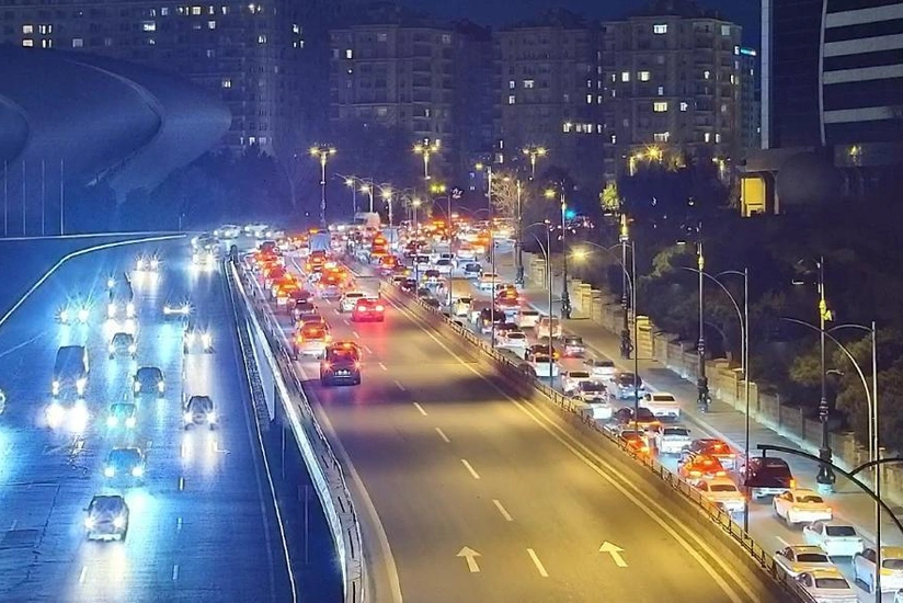 Yol qəzası Heydər Əliyev prospektində sıxlığa səbəb olub