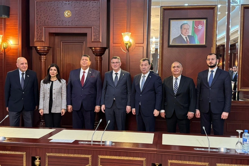 İsrailin xarici işlər naziri Milli Məclisin deputatları ilə görüşüb