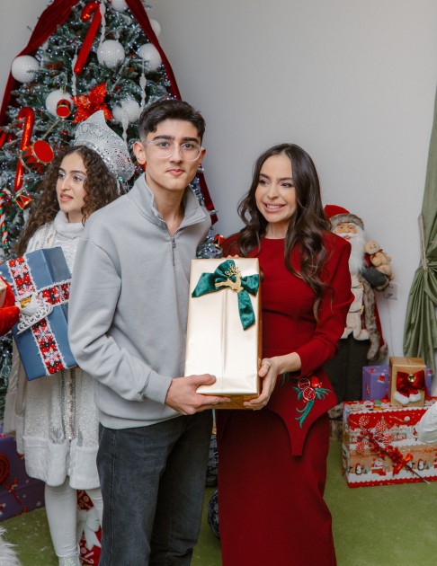 Leyla və Arzu Əliyevalar uşaqlar üçün bayram şənliyində - FOTOLAR