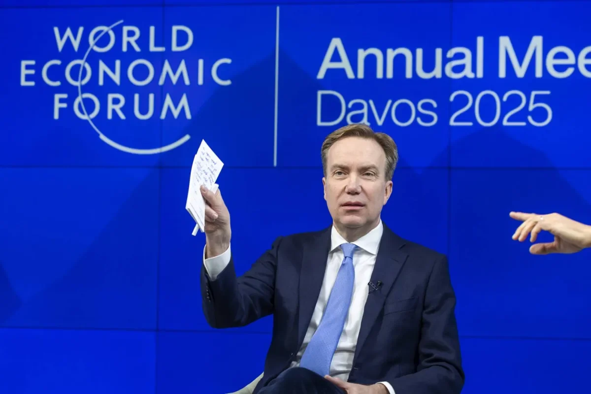 Davos Forumunun rəhbəri Epşteynlə əlaqələrinə görə istefa verib