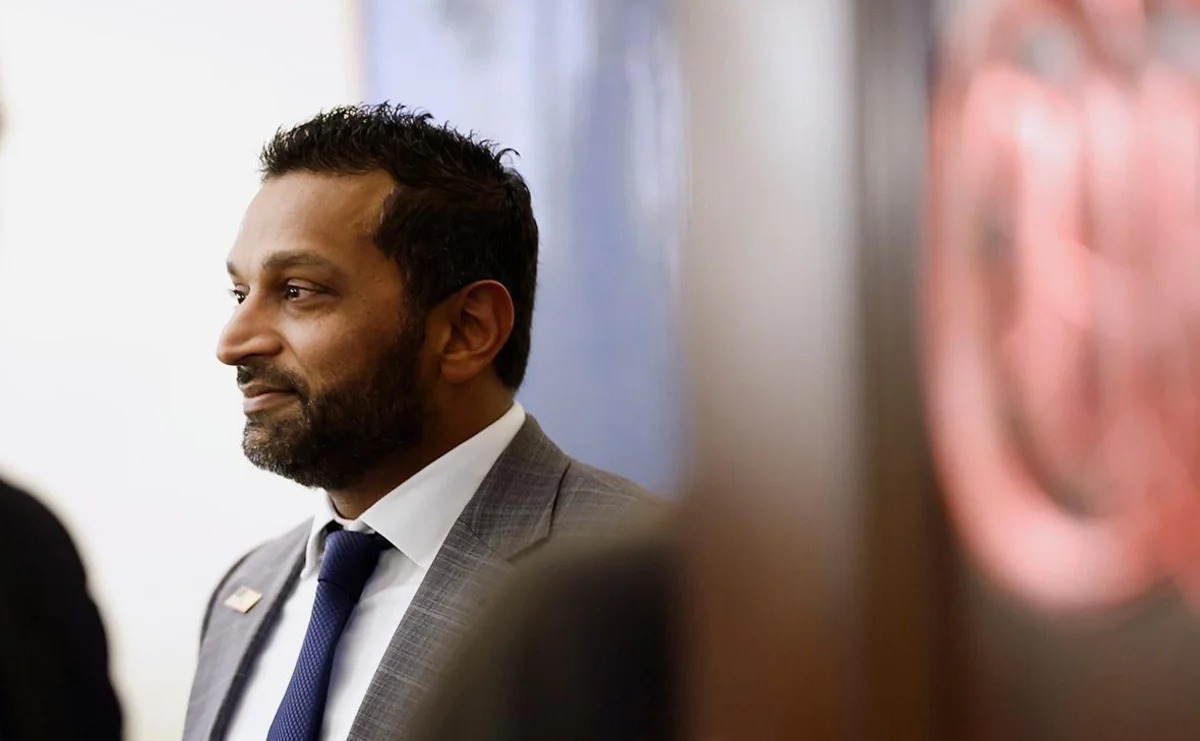 FTB rəhbəri Tramp işi üzrə istintaqda iştirak edən 10-a yaxın əməkdaşı işdən çıxarıb