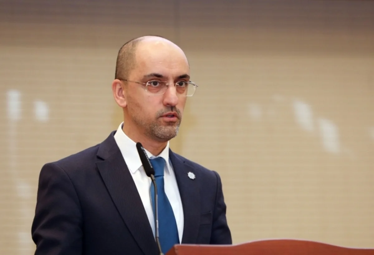 Nazirlik rəsmisi: Son 5 ildə internetin median yükləmə sürəti 9 dəfə artıb