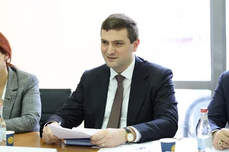 Rusiya ilə Ermənistan Türkiyə və Azərbaycan sərhədlərinə qədər olan dəmir yolunun bərpasını müzakirə ediblər