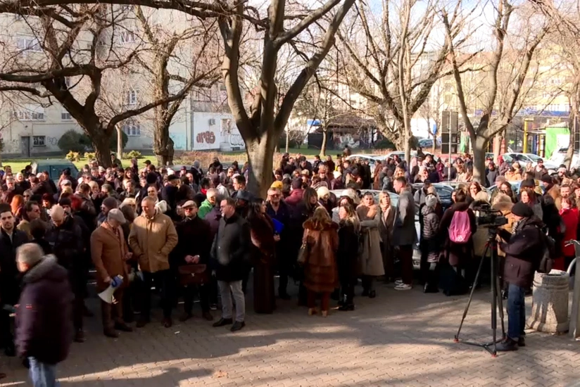 Serbiyada prokurorlar, hakimlər və vəkillər yeni məhkəmə qanununa etiraz edir