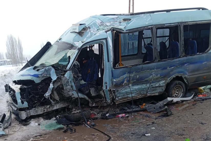 Türkiyədə iki avtobus toqquşub, 18 nəfər yaralanıb