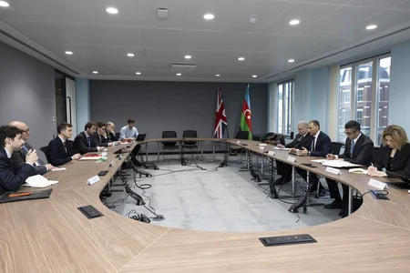 Azərbaycan Böyük Britaniya ilə uçuşların sayının artırılmasını müzakirə edib