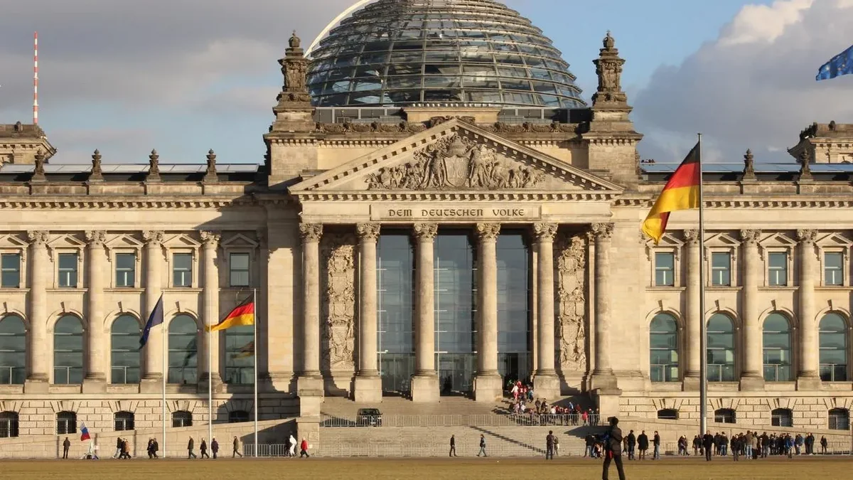 Berlində naməlum şəxs Mertsin ofisinin yaxınlığında yanğın törədib