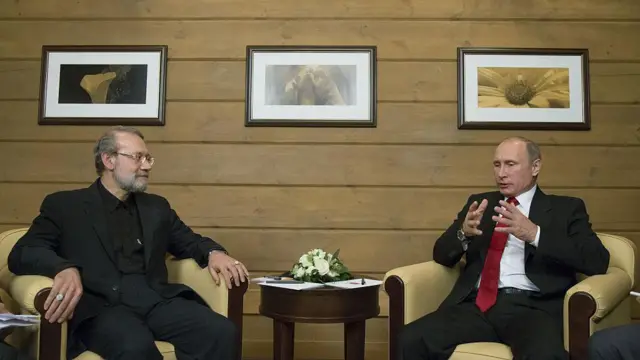 2015-ci ildə parlamentin spikeri kimi Laricani Vladimir Putinlə görüşmüşdü.