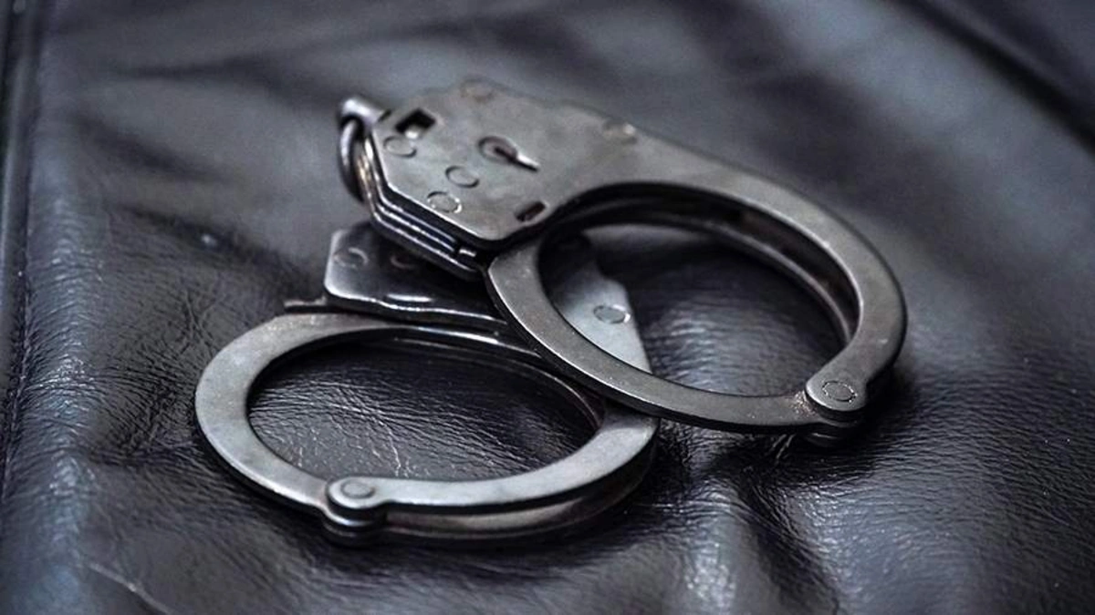 İşlədiyi ofisdən 9 min dollarlıq fotoaparat oğurlamaqda şübhəli bilinən qadın saxlanılıb