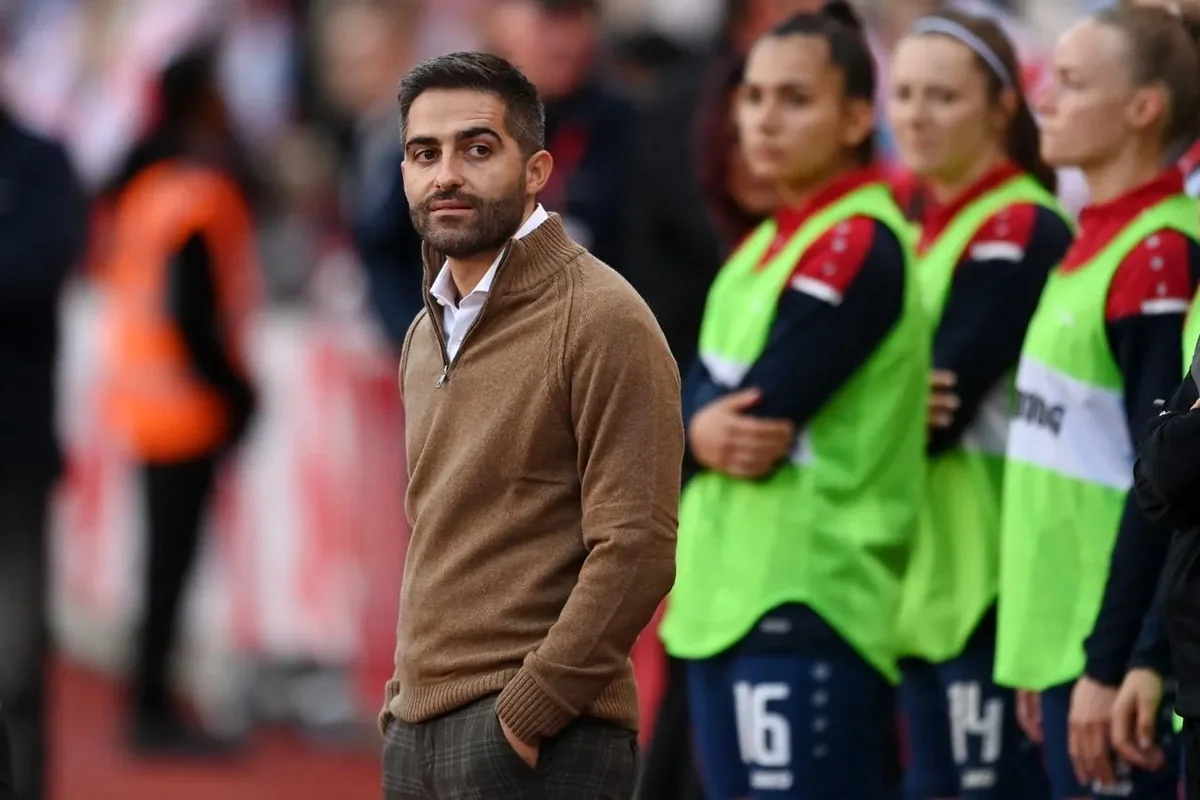 Lüksemburqun qadın futbolçularına nalayiq mesaj yazan məşqçi işdən çıxarılıb