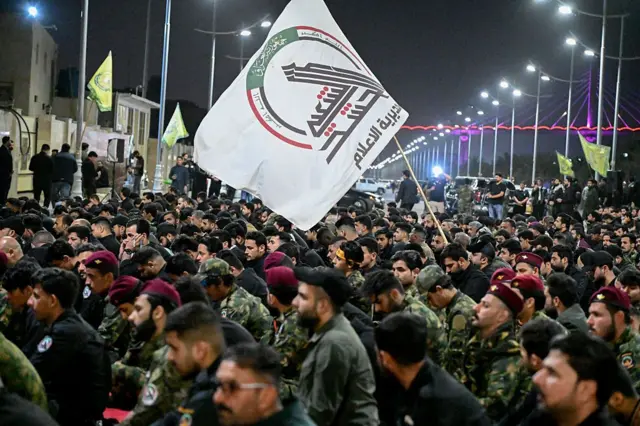 1980-ci illərdən bəri İran regiondakı maraqlarını qorumaq üçün geniş bir proksi qrupları və müttəfiqlər şəbəkəsi yaradıb. Şəkildə İraq milislərinin üzvləri təsvir olunub.