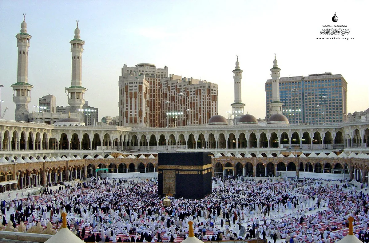 Özbəkistandan zəvvarların Ümrəyə göndərilməsini dayandırıb