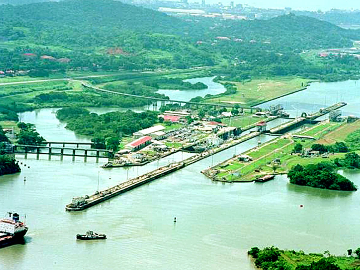 Panama kanalında tıxac yaranıb