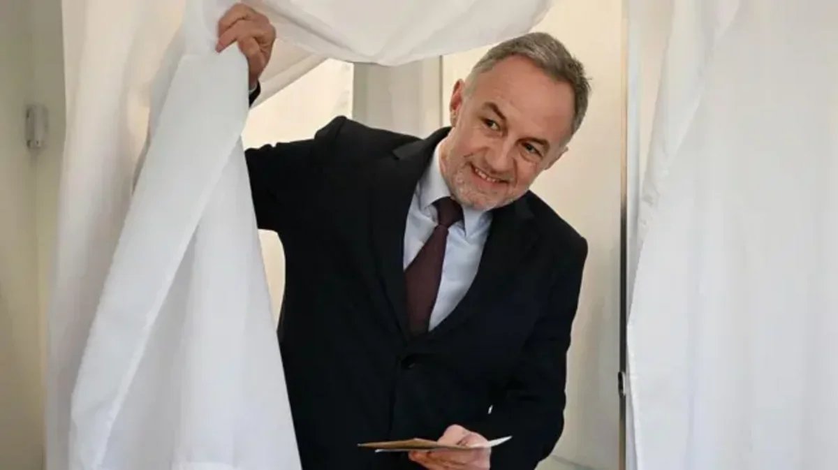 Parisdə mer seçkisində sosialist Emmanuel Qrequar qalib gəlib