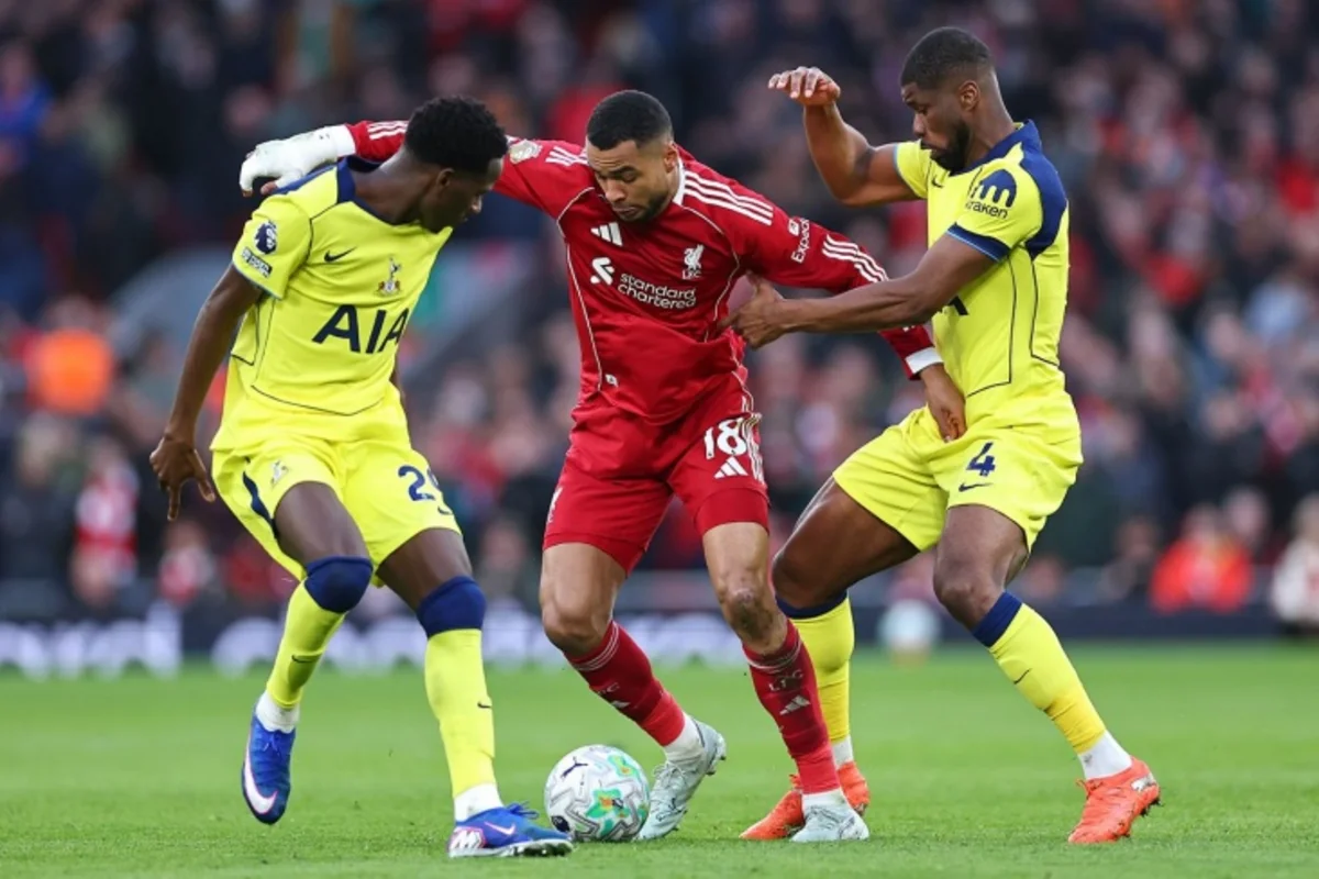 Tottenhem Liverpul ilə matçın son dəqiqələrində məğlubiyyətdən qurtulub