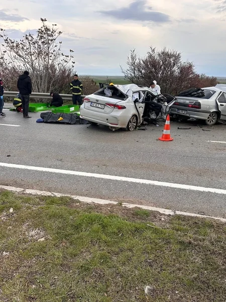 Eskişehirdə iki avtomobil toqquşub, ölənlər və yaralananlar var