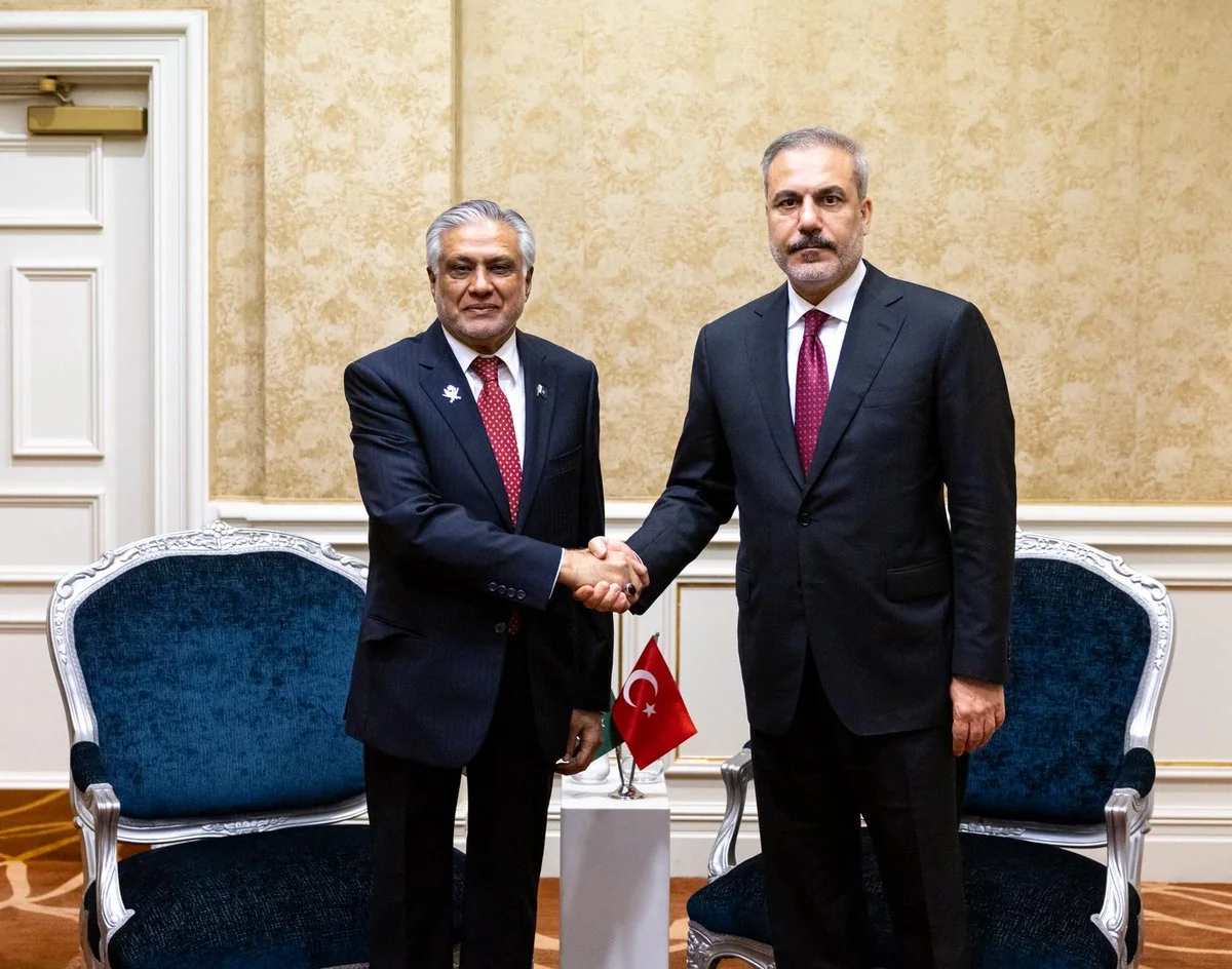 Fidan pakistanlı həmkarı ilə ABŞ-İran danışıqlarını müzakirə edib