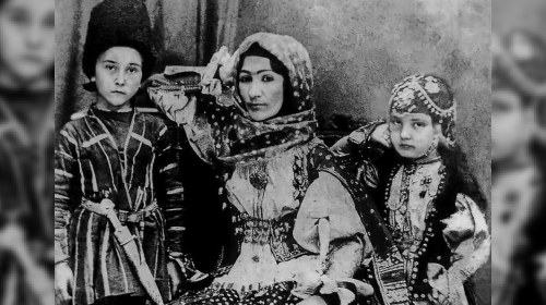 Simalar: Xan qızının ailə həyatı - Natəvanın iki evliliyi, övladları - FOTOLAR